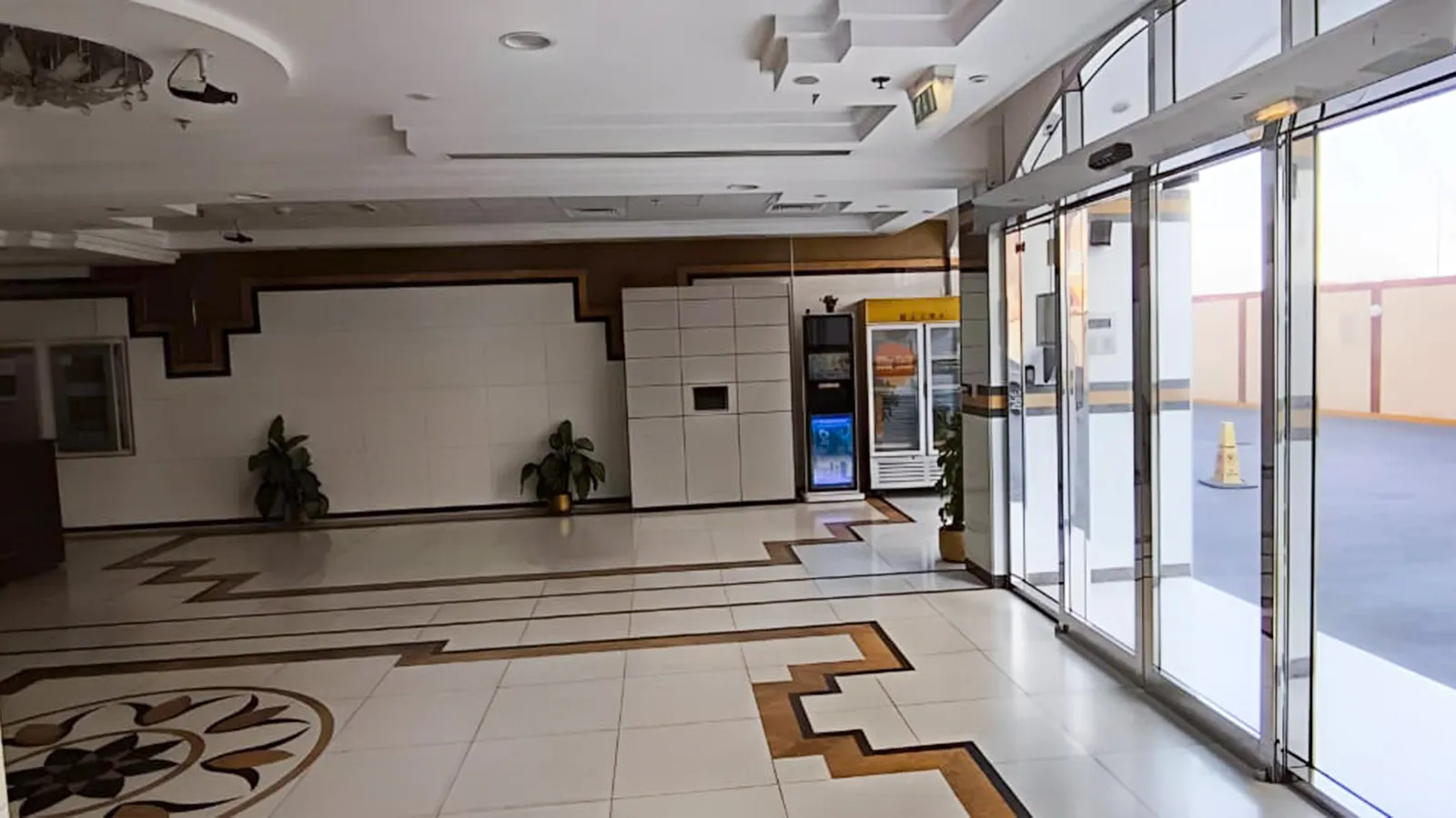 Trafalgar Tower (CBD 7) locker wall
